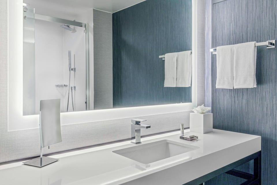 Combined shower/tub, designer toiletries, hair dryer, towels