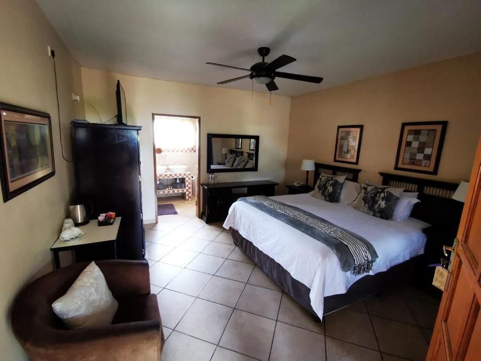 Luxury Double Room | In-room safe, laptop workspace, free WiFi, bed sheets