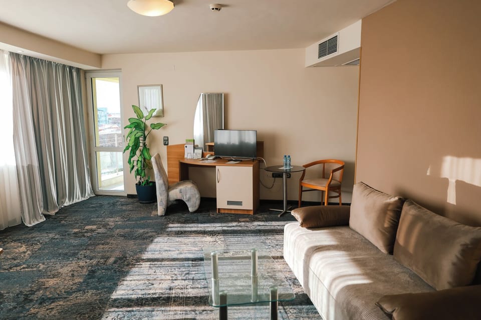 Apartment | Living area | 32-inch flat-screen TV with digital channels, TV