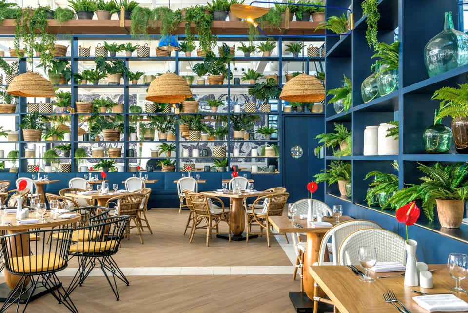 11 restaurants; breakfast, lunch, and dinner served