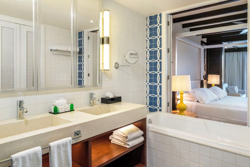 Free minibar, in-room safe, desk, free WiFi