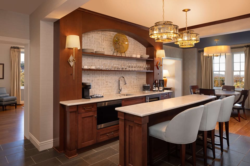 Suite, 2 Bedrooms, 2 Bathrooms (Governor) | Private kitchen | Coffee/tea maker