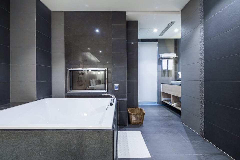 Leisure Superior Room | Bathroom | Hair dryer, bidet, towels, shampoo