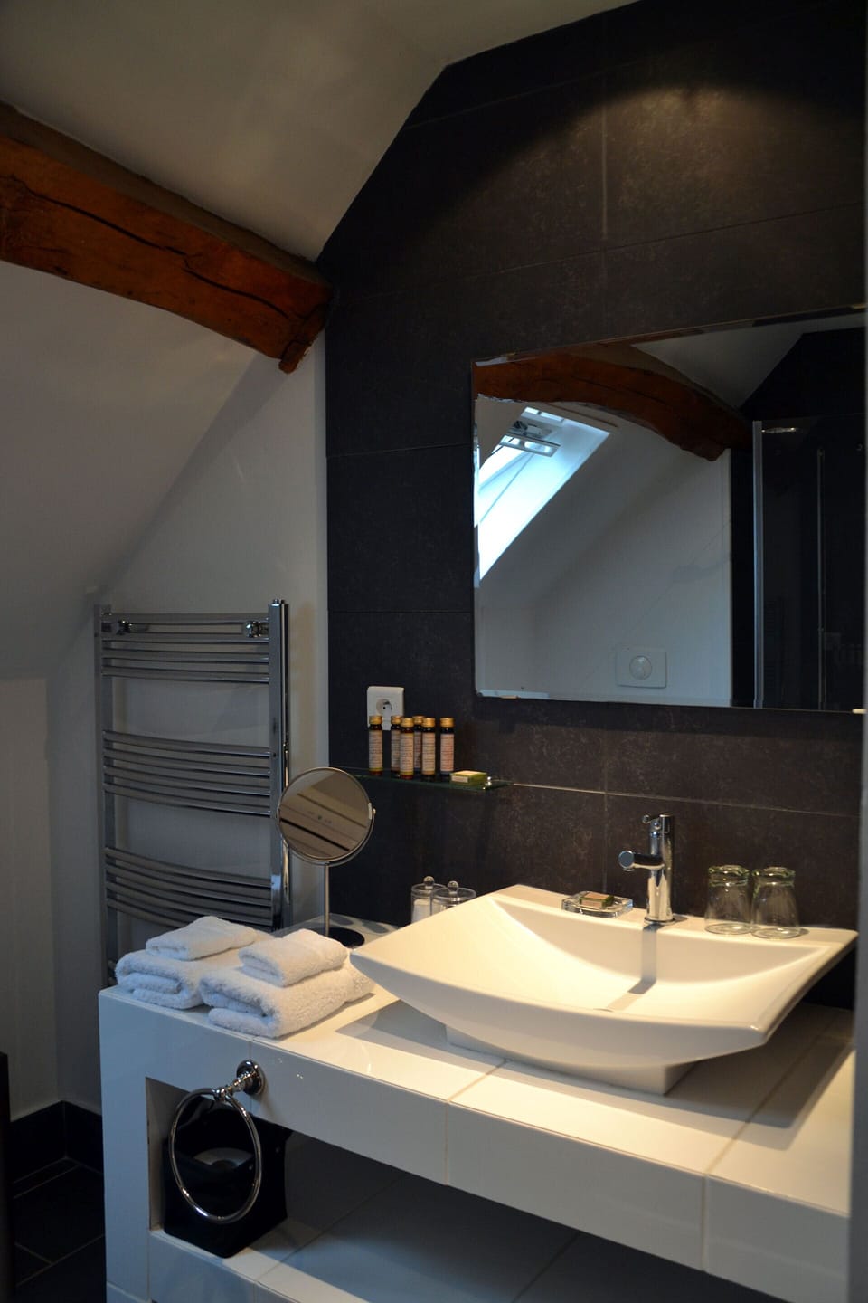 Comfort Double or Twin Room, Garden View | Bathroom | Free toiletries, hair dryer, bathrobes, towels