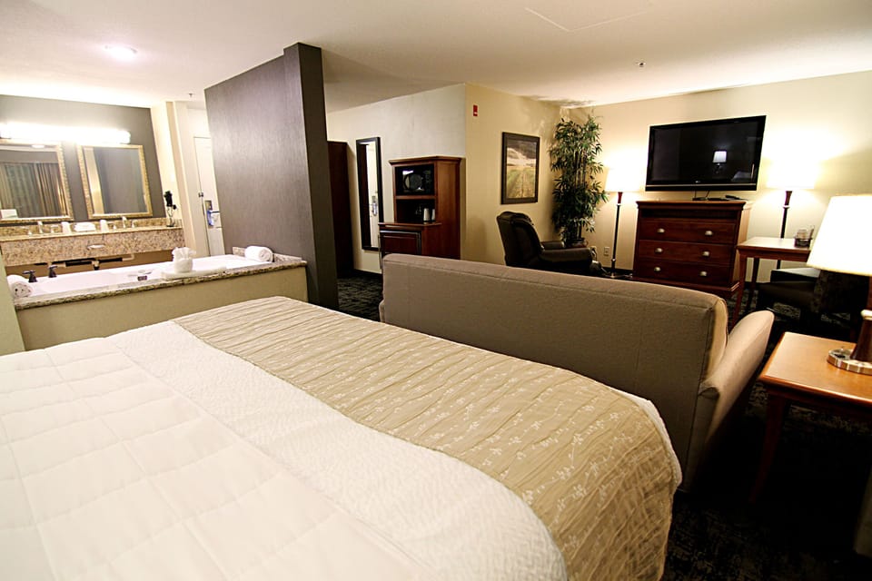 Suite, 1 Bedroom | Premium bedding, blackout drapes, iron/ironing board, free WiFi