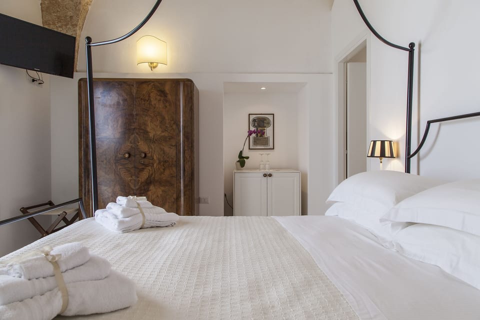 Premium bedding, minibar, in-room safe, soundproofing