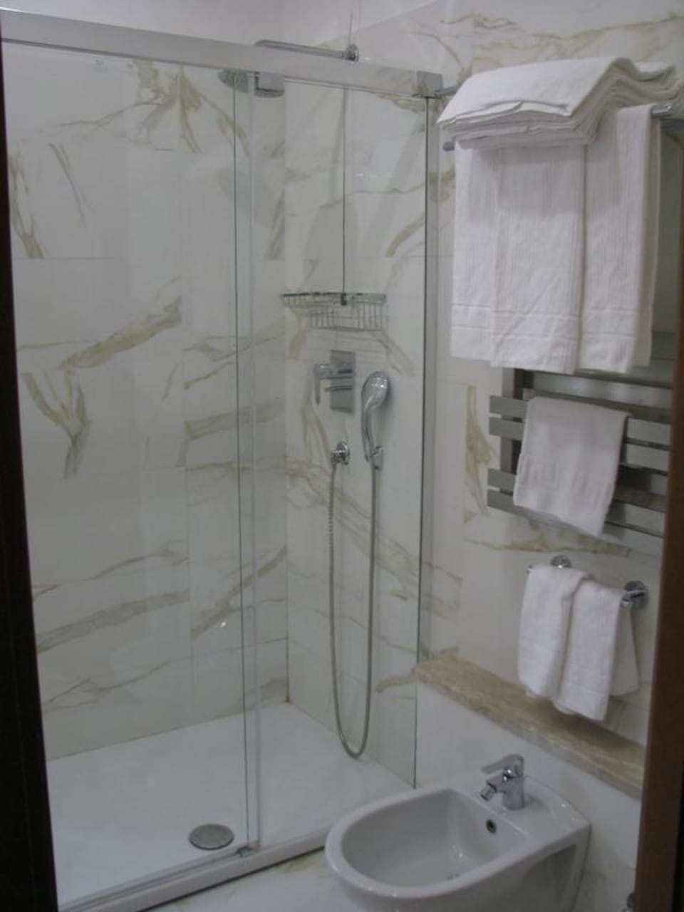Shower, free toiletries, hair dryer, bidet
