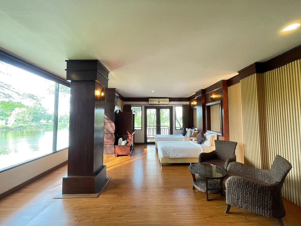 Deluxe Room | Desk, rollaway beds, free WiFi, bed sheets