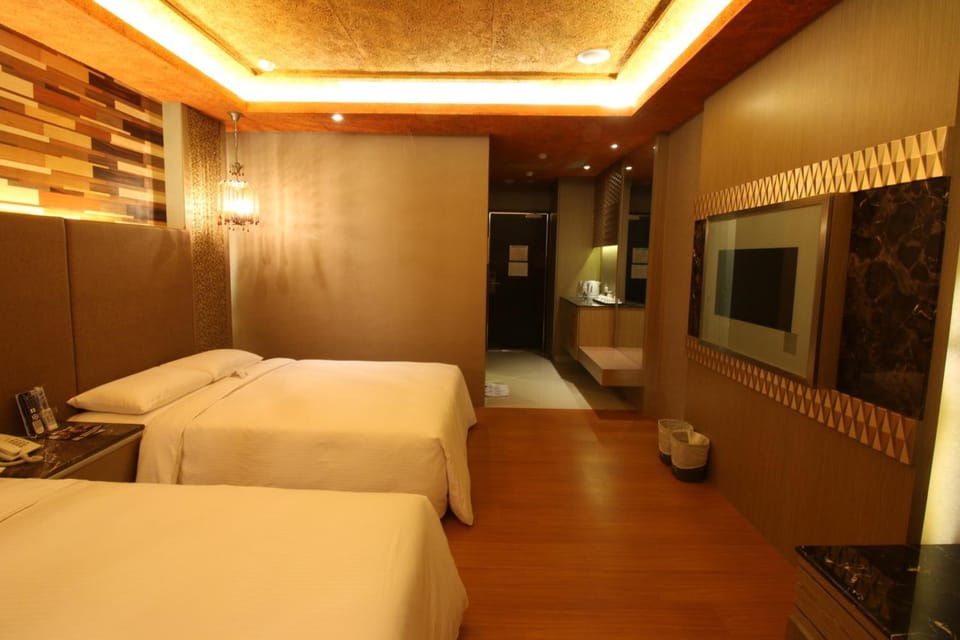 Minibar, desk, soundproofing, WiFi (free)