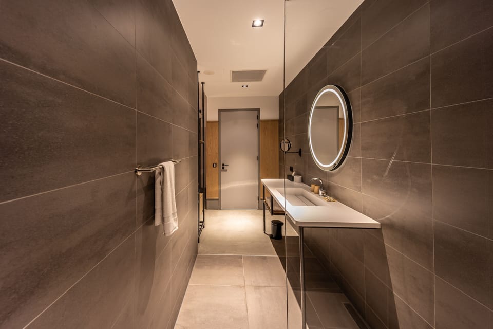Junior Studio Suite, 1 King Bed, Private Bathroom | Hypo-allergenic bedding, minibar, in-room safe, desk