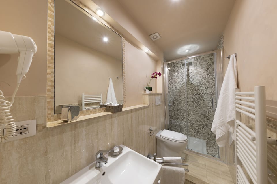 Superior Double or Twin Room, Balcony | Bathroom | Shower, free toiletries, hair dryer, towels