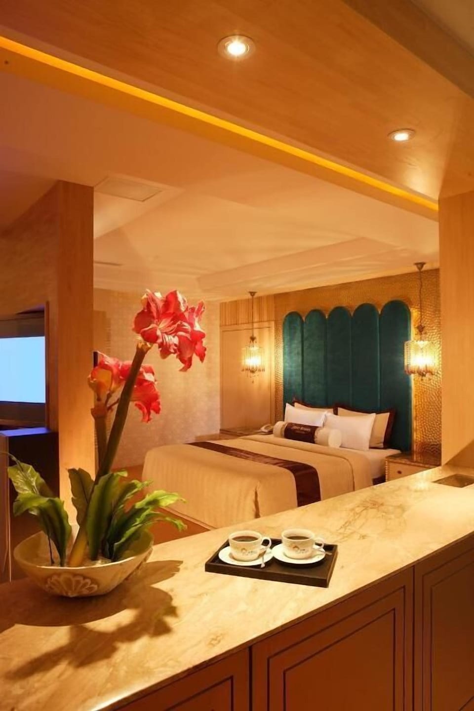 Free minibar items, desk, free WiFi, bed sheets