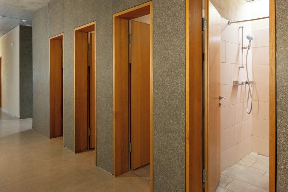 Shower, towels