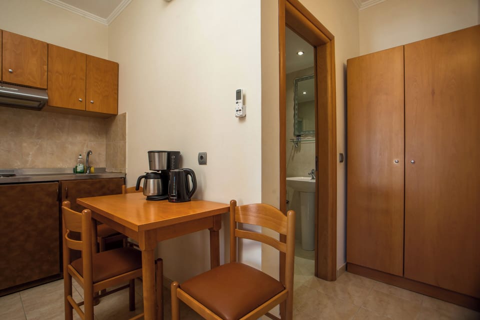 Family 4 Bedded Room | Laptop workspace, free cribs/infant beds, free WiFi