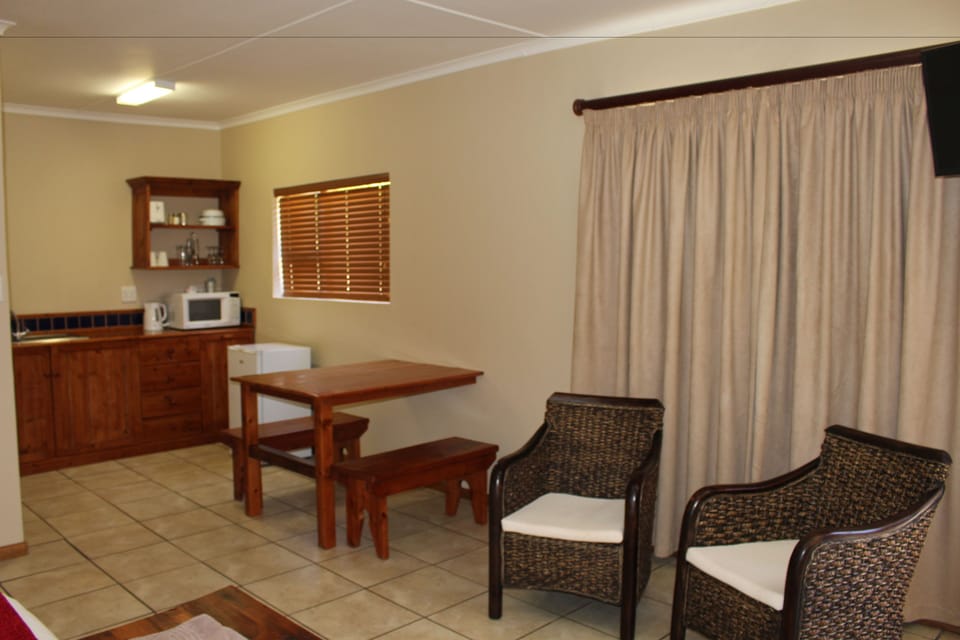 LUXURY ROOM 21  | Private kitchenette | Fridge, coffee/tea maker, electric kettle