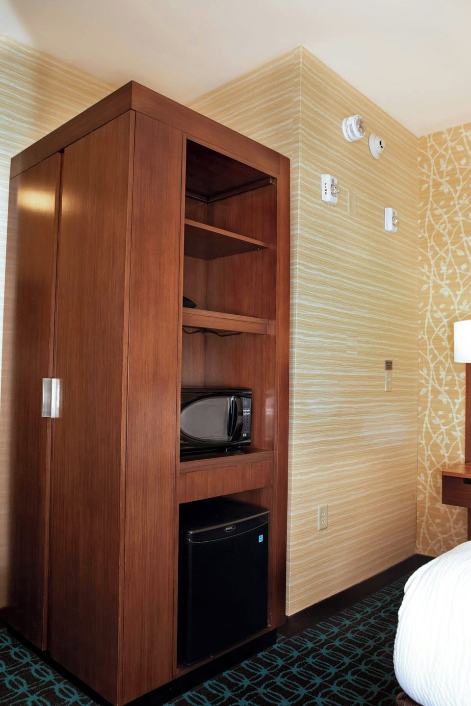 Premium bedding, in-room safe, desk, laptop workspace