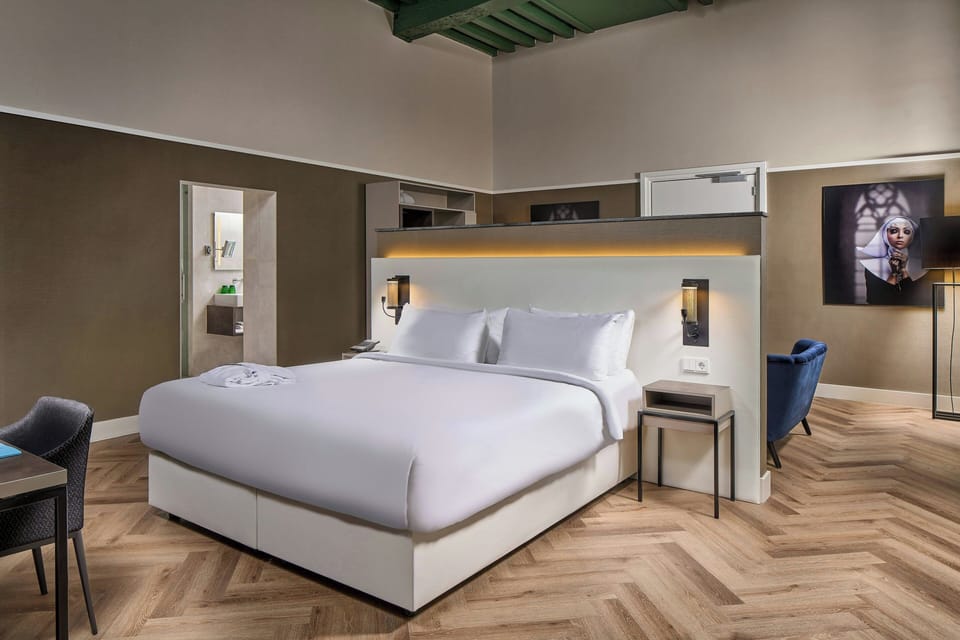 Junior Suite, 1 King Bed | Minibar, in-room safe, individually decorated, individually furnished