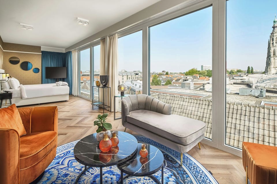 Panoramic Suite, 1 King Bed | Minibar, in-room safe, individually decorated, individually furnished