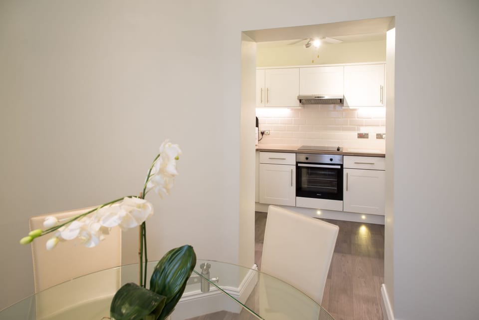 Premium Apartment, Private Bathroom, River View (Fortescue (1 Bedroom)) | Shared kitchen | Highchair