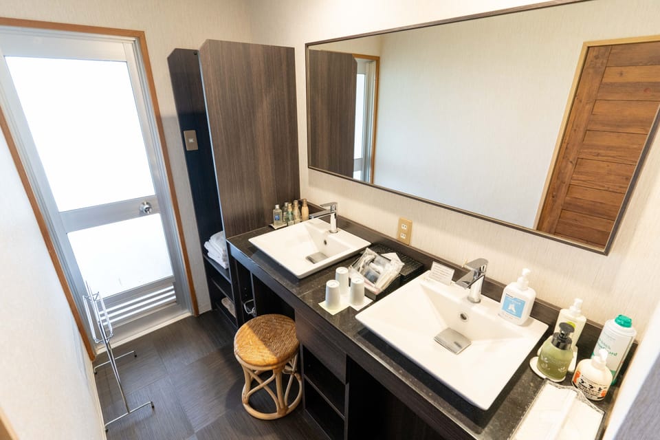 Mountain View Japanese Western Room | Bathroom | Separate tub and shower, free toiletries, hair dryer, slippers