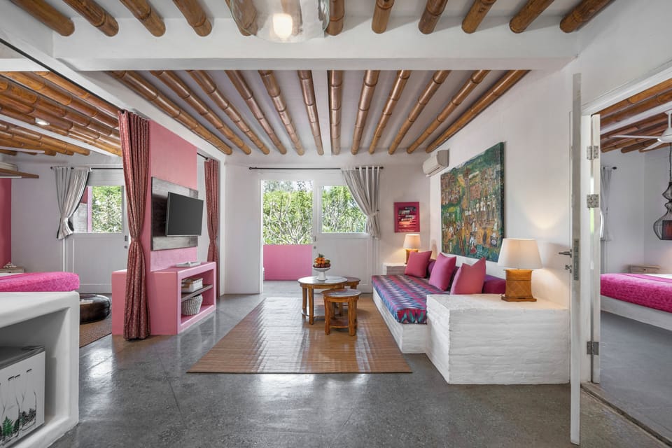 Casanostra Suite - for Cool Adults Only | In-room safe, desk, soundproofing, WiFi (free)