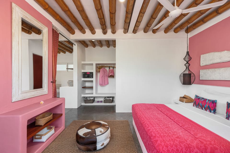 Casanostra Suite - for Cool Adults Only | In-room safe, desk, soundproofing, WiFi (free)