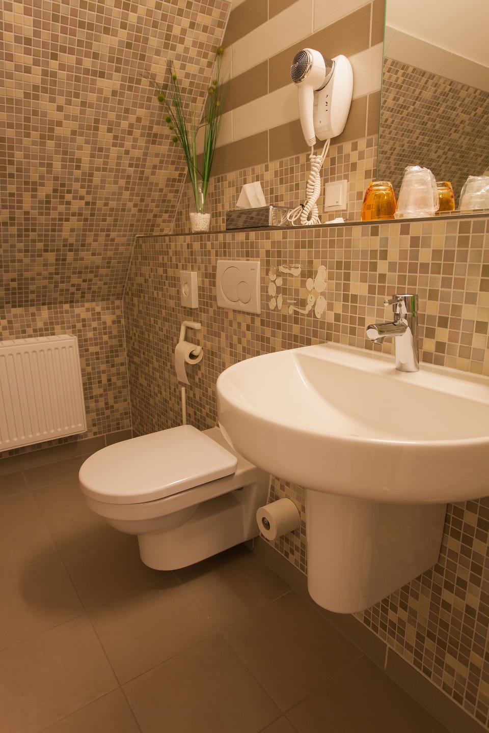 Standard Double Room | In-room safe, desk, soundproofing, WiFi (free)