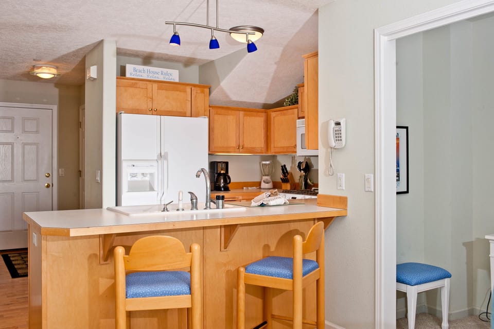 Condo, 1 Bedroom, 1 Bathroom, Ocean View (Seacliff Loft) | Private kitchen | Full-size fridge, microwave, oven, stovetop