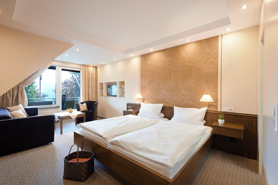 Classic Double Room | Desk, blackout drapes, cribs/infant beds, bed sheets