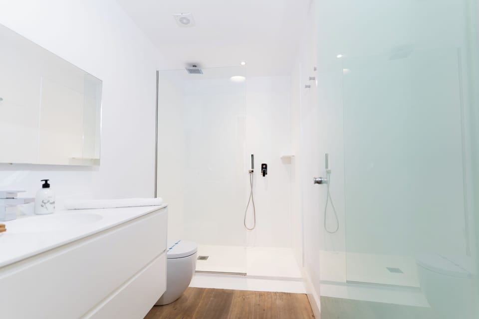 Double Room | Bathroom | Free toiletries, hair dryer, towels