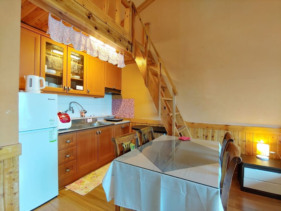 Superior Duplex, Ocean View | Private kitchen | Electric kettle, cookware/dishes/utensils