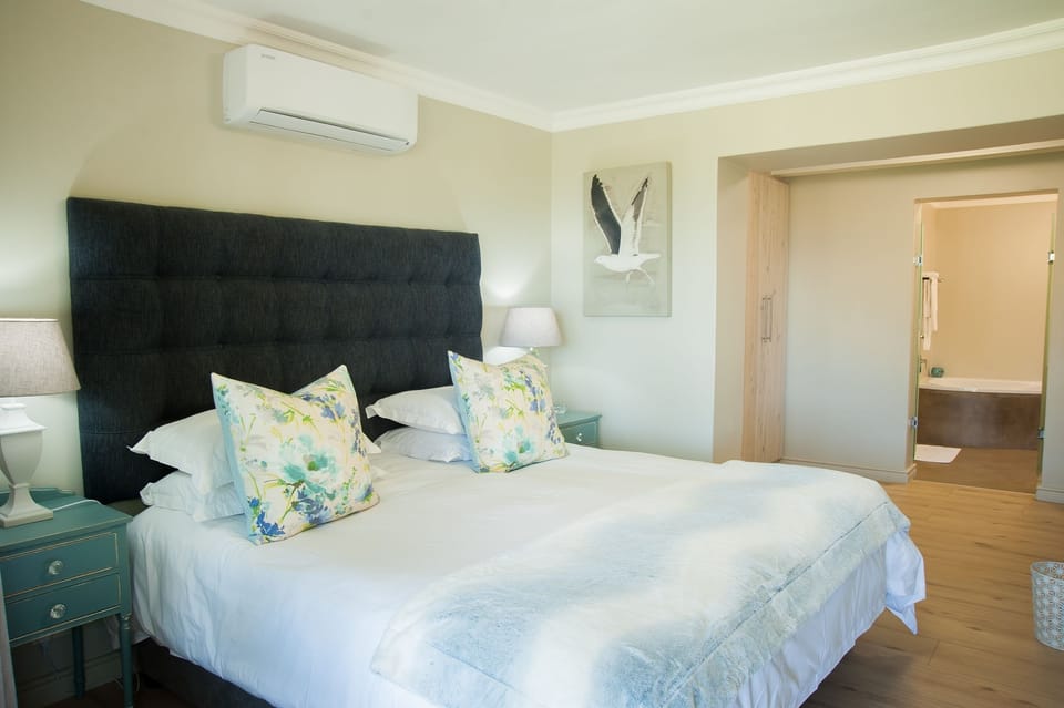 Minibar, in-room safe, desk, soundproofing