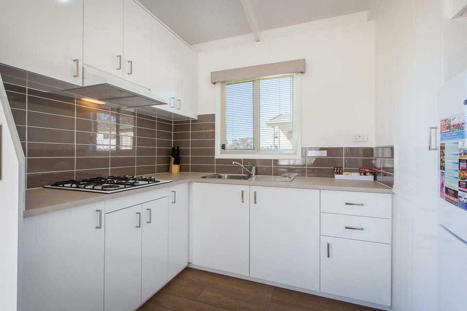 Superior 2 Bedroom Waterview Cabin | Private kitchen | Microwave, stovetop, electric kettle, cookware/dishes/utensils