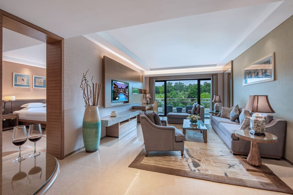 Grande deluxe suite | Living area | 42-inch LCD TV with cable channels, TV, table tennis