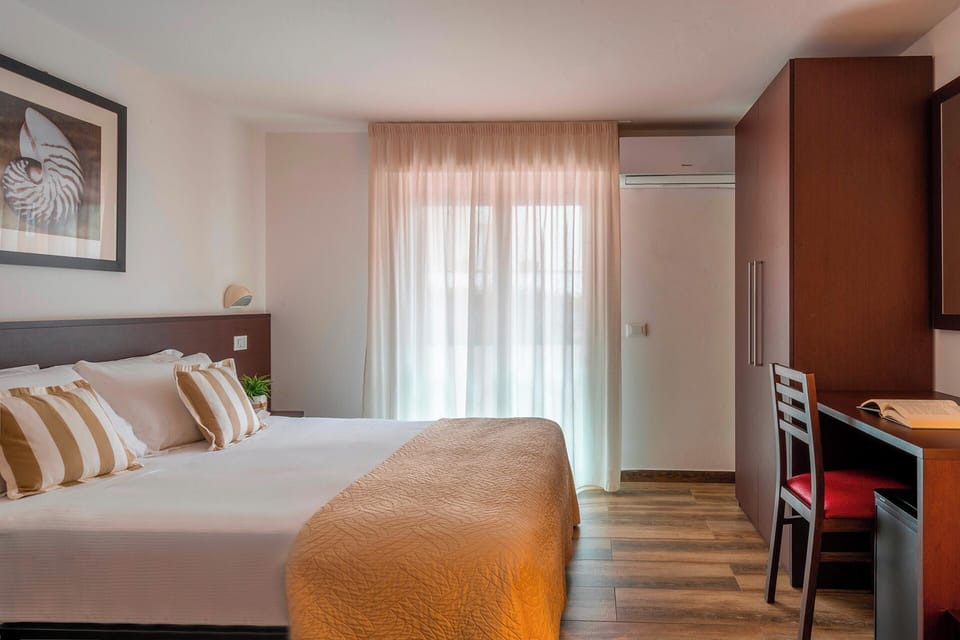 Double or Twin Room | Minibar, in-room safe, desk, rollaway beds (surcharge)
