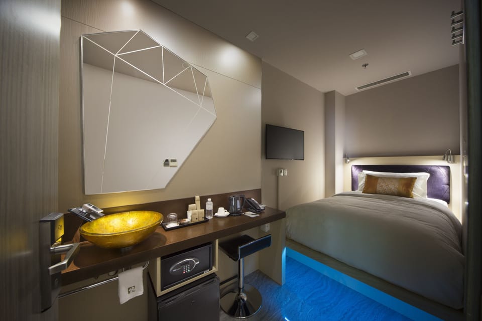 In-room safe, iron/ironing board (on request), WiFi (free), bed sheets