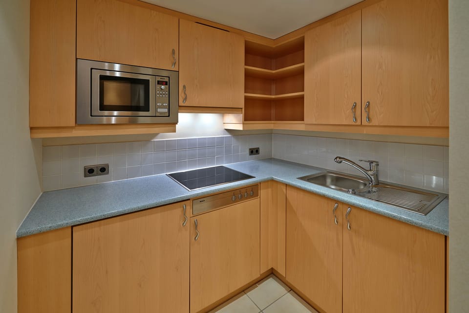 Fridge, espresso maker, coffee/tea maker, highchair