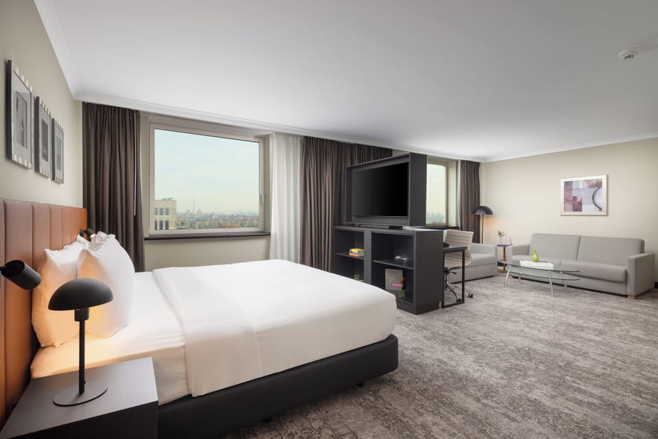 Junior Suite, 1 King Bed | Premium bedding, minibar, in-room safe, desk