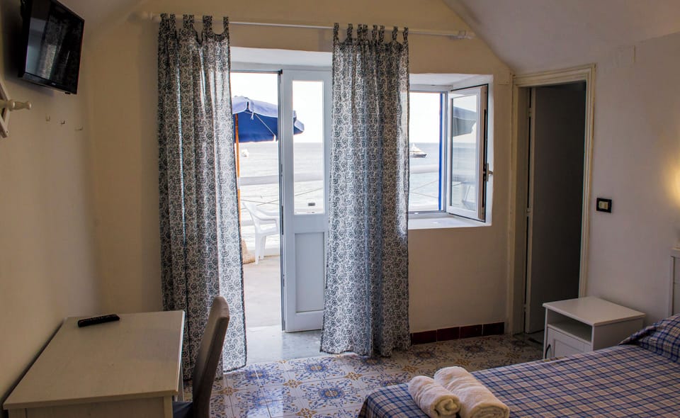 Standard Triple Room | Desk, cribs/infant beds, free WiFi