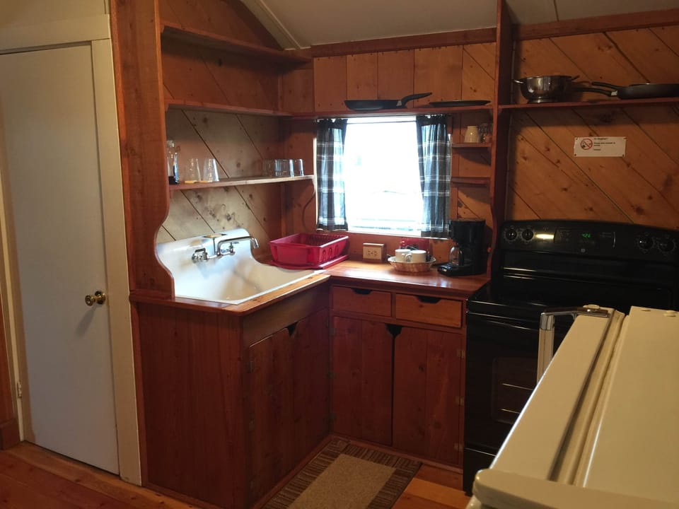 Standard Room, 2 Bedrooms, Kitchenette | Private kitchenette