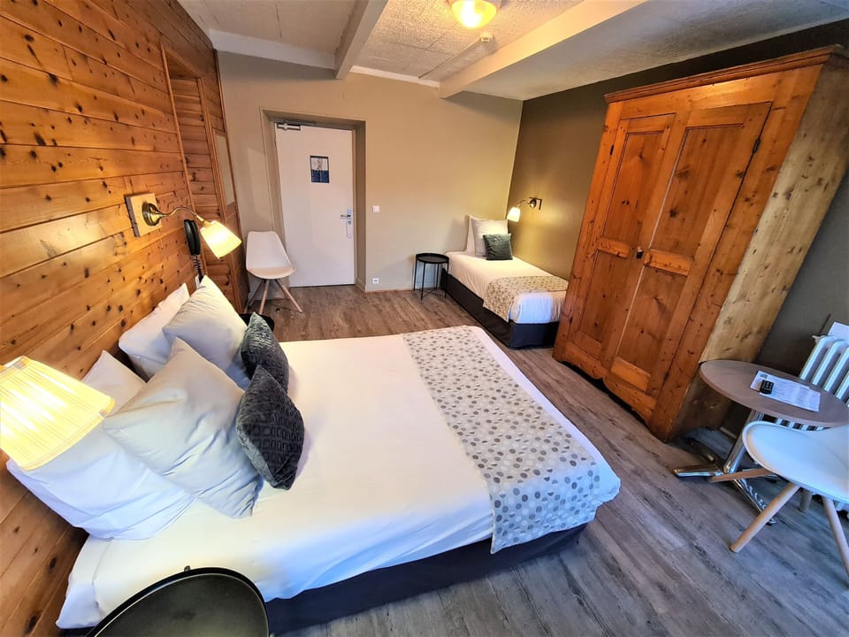 Classic Triple Room | In-room safe, individually decorated, desk, soundproofing