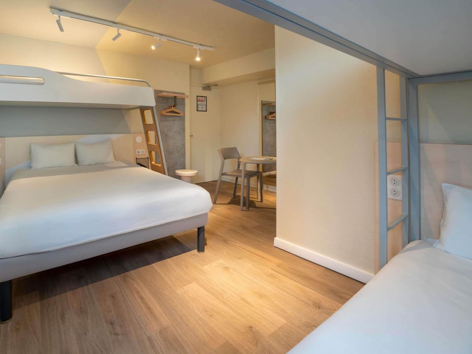 Family Room, 2 Double Beds | Desk, free cribs/infant beds, free WiFi, bed sheets