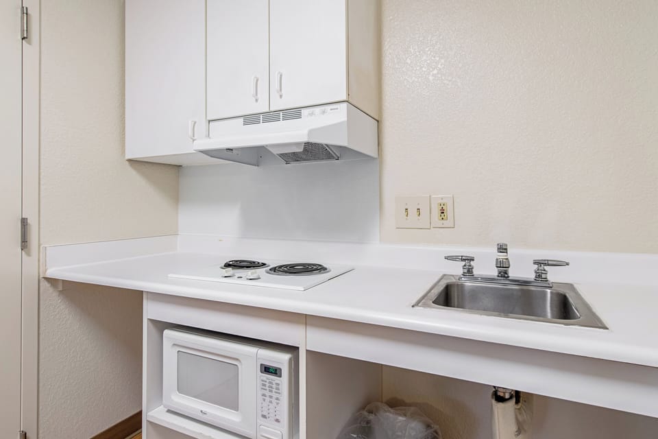 Standard Studio, 1 Queen Bed, Accessible, Non Smoking | WiFi (free), bed sheets