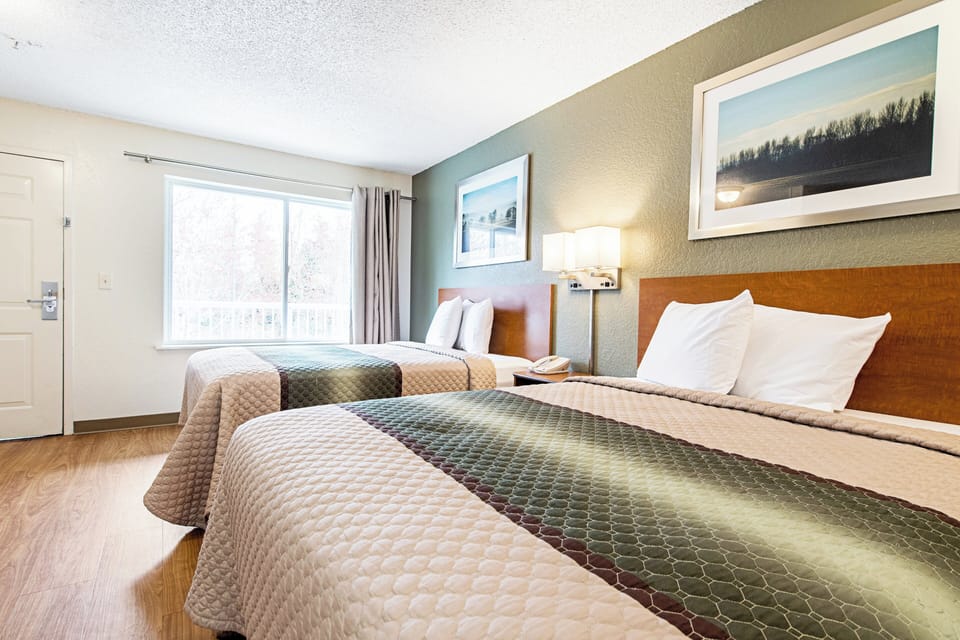 Standard Studio, 2 Queen Beds, Non Smoking | WiFi (free), bed sheets