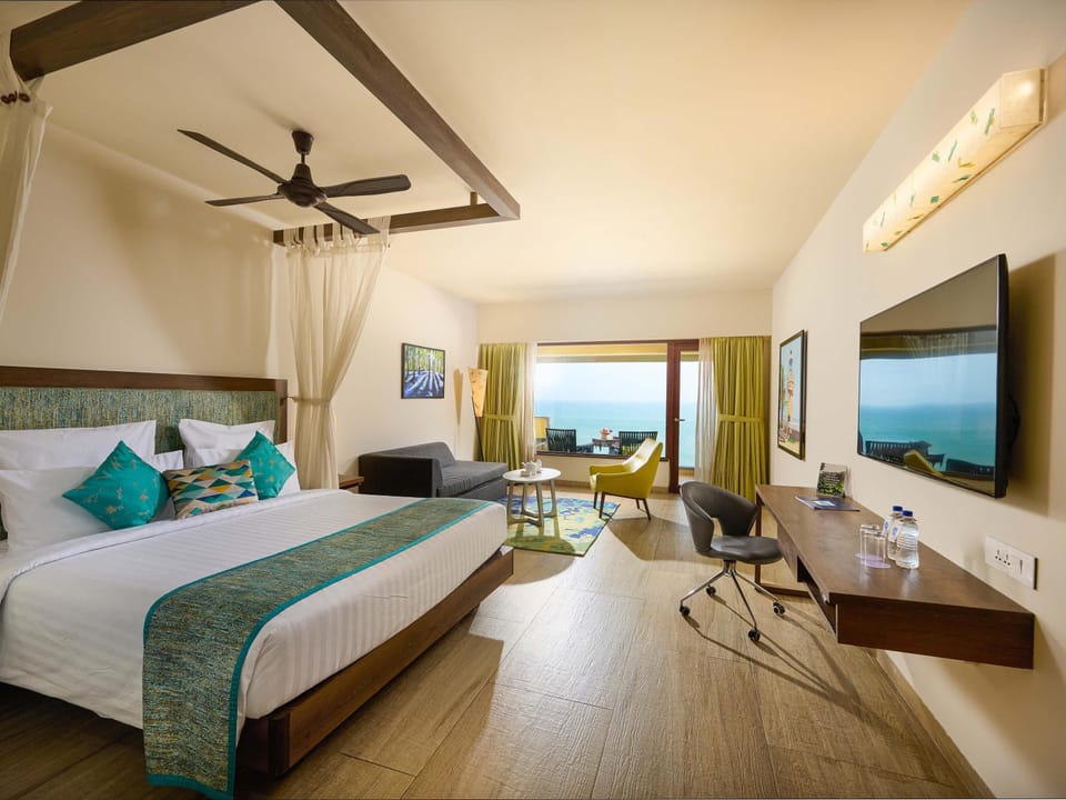 Deluxe Room, 1 Double Bed, Balcony, Ocean View | Select Comfort beds, minibar, in-room safe, blackout drapes