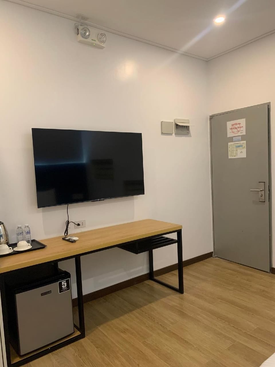 Standard King Room | In-room safe, desk, free WiFi, bed sheets