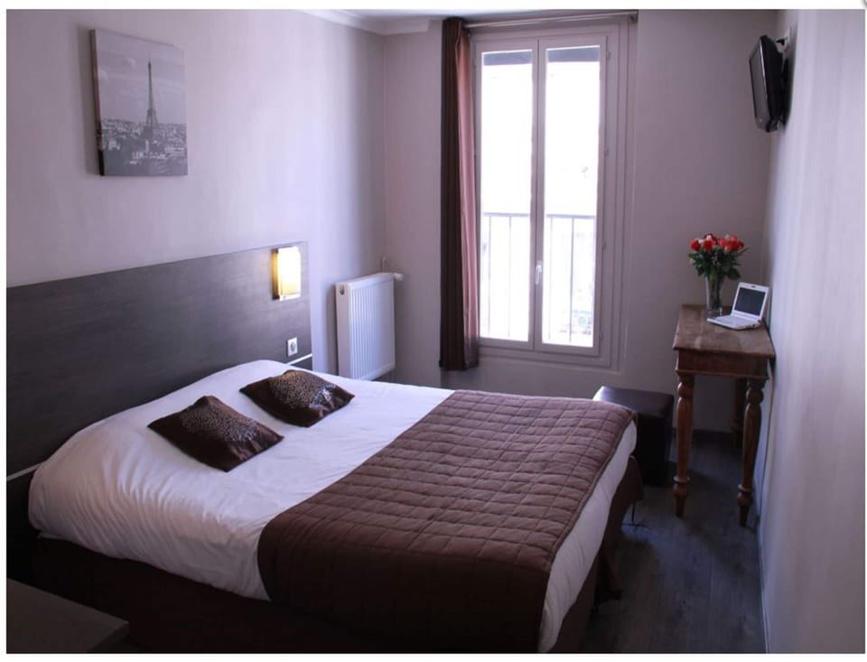Desk, iron/ironing board, free WiFi