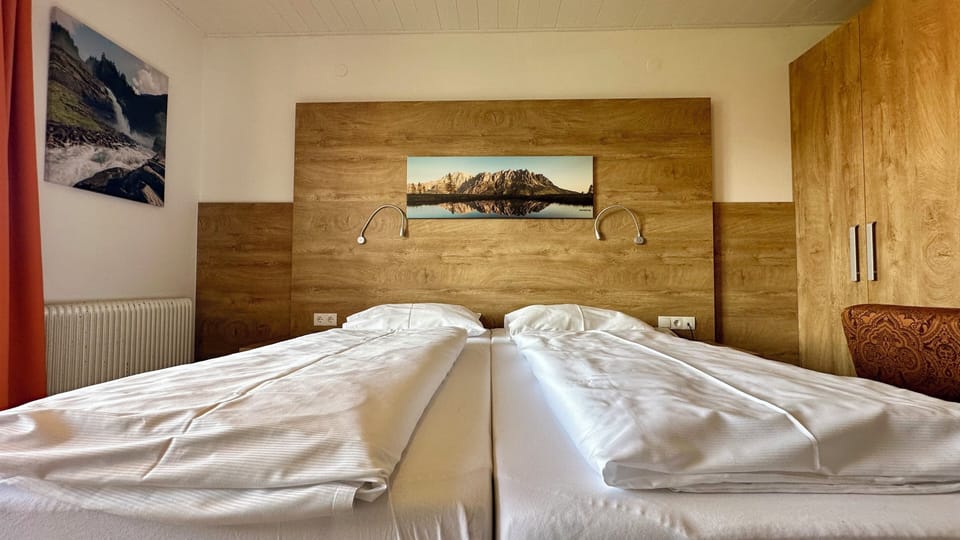 Double Room, 1 King Bed, Balcony, City View | Hypo-allergenic bedding, desk, iron/ironing board, cribs/infant beds