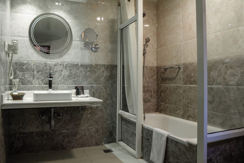 Family Room, 1 Queen Bed, Kitchen, Ground Floor | Bathroom | Rainfall showerhead, free toiletries, hair dryer, bathrobes
