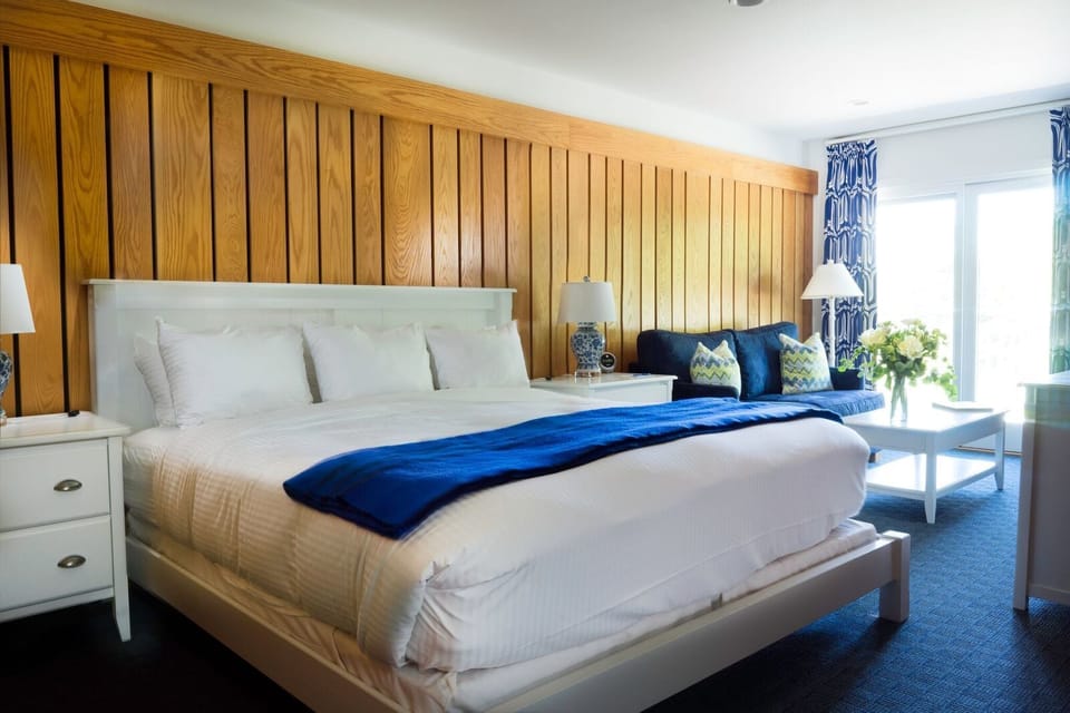 Deluxe Room | Premium bedding, down comforters, iron/ironing board, free WiFi